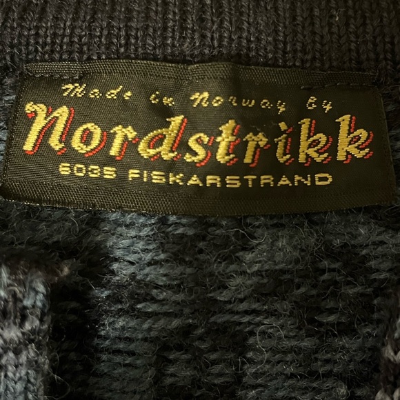 Nordstrickk Virgin Wool Blue Pattern Cardigan w/ metal closures (Norway), Small - Picture 10 of 11